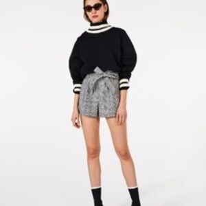 ZARA Women Short Plaid Gray Shorts Belted Fall / Winter Size M New condition